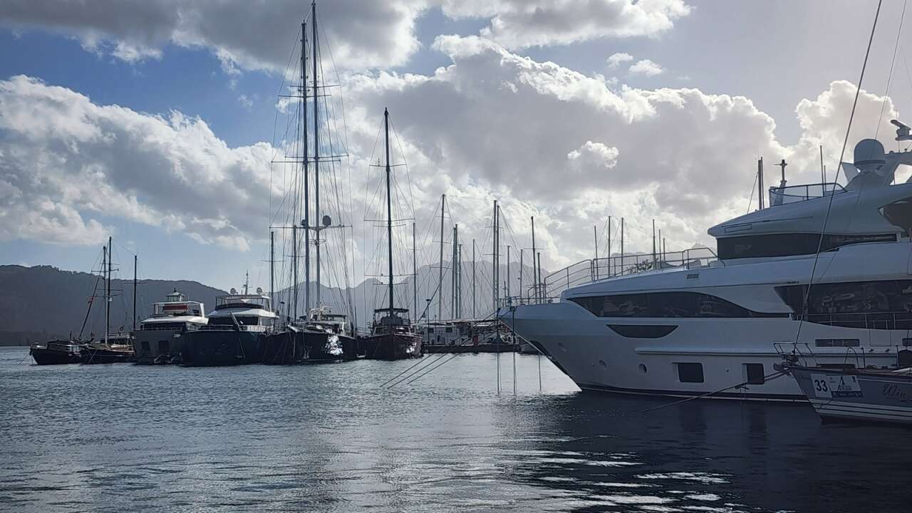 Dev Yük Gemileri Marmaris’e Akın Ediyor: Mega Yatlar Yaz Sezonu İçin Baştan Aşağı Yenileniyor 12